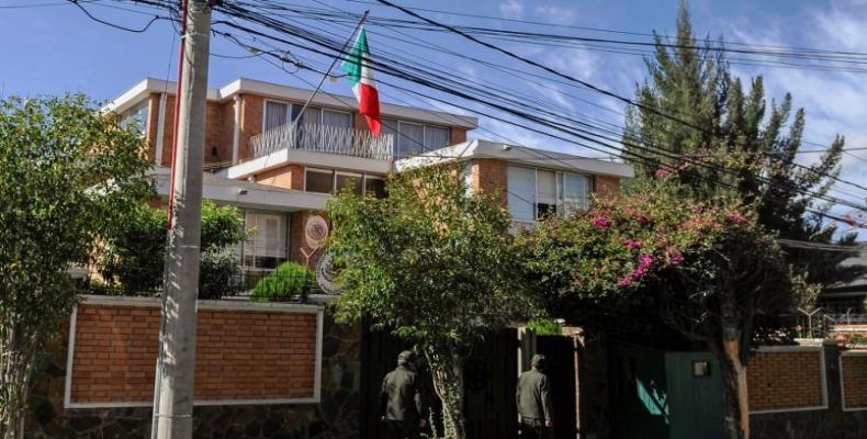 Police at the entrance of Mexico's embassy in La Paz, Bolivia, December 23, 2019.  (Photo: Reuters)