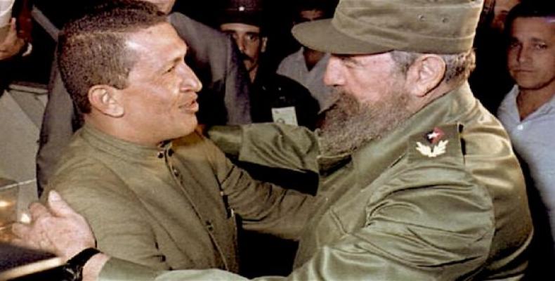Encuentro de Fidel Castro y Hugo Chávez hace 22 años.  Foto:  Estudio Revolución