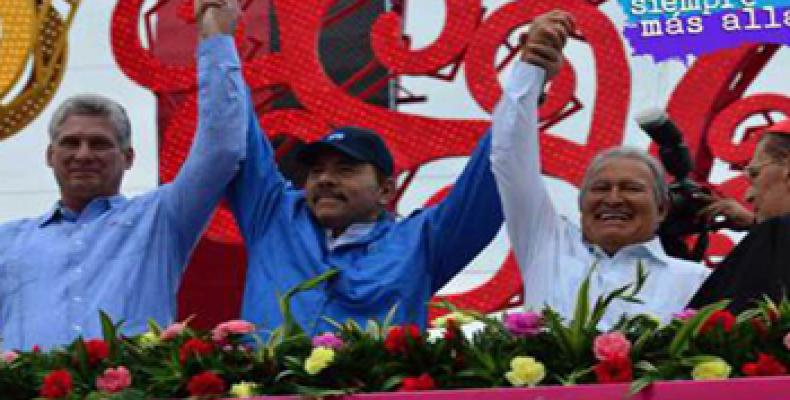 De gauche à droite, Miguel Diaz-Canel, le président Ortega et le président salvadorien, Sanchez Cerén