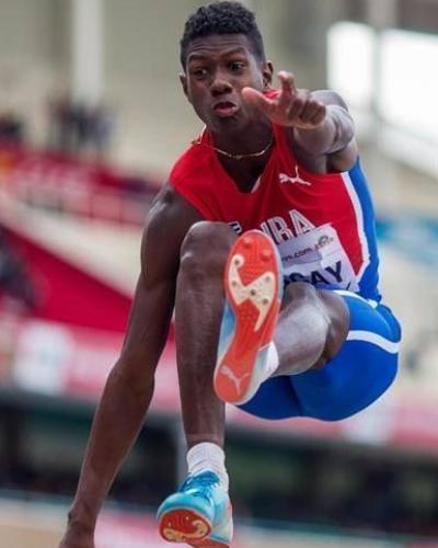 Cubano Lester Lescay en pleno salto. Foto: IAAF