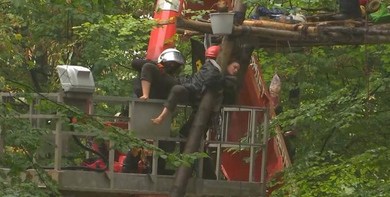 Thousands of Germans protest the clearing of Hambach Forest for coal mine expansion.  Photo: AFP