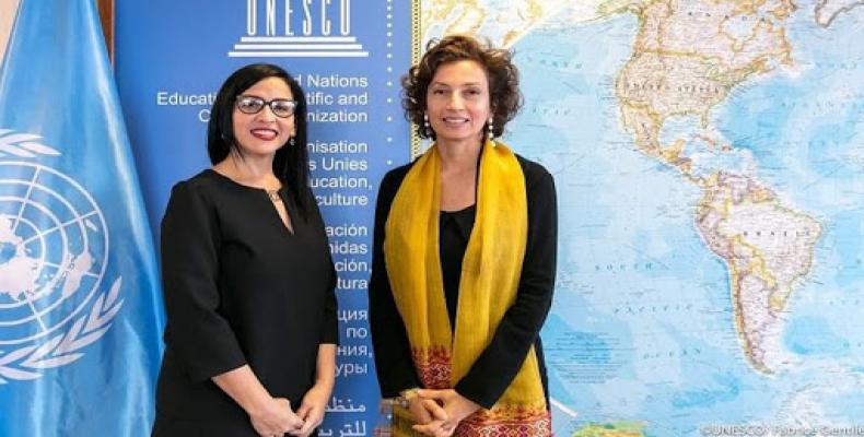 Yahima Esquivel et Audrey Azoulay, secrétaire générale de l'UNESCO à Paris.