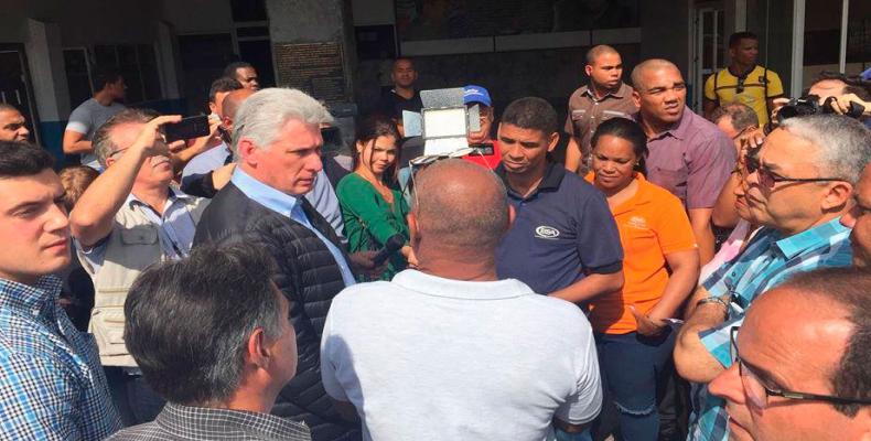 Le président cubain a visité encore ce jeudi des quartiers touchés par la tornade.
