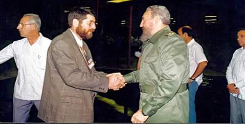 Saludando a Fidel. La Habana,  1995. Foto: Internet