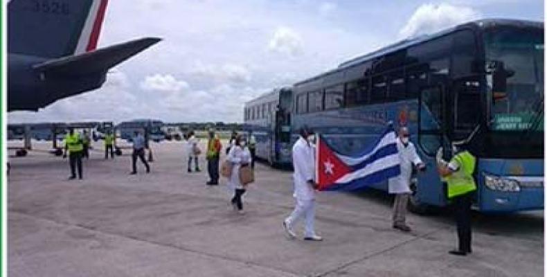 El viernes y el sábado se experan otros dos vuelos en la capital cubana. Fotos: PL