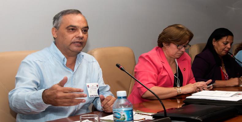 Orlando Vento au cours d'une intervention récente à l'Assemblée Nationale de Cuba