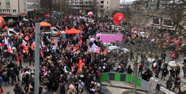  Alrededor de medio millón de personas salieron a las calles en toda Francia para protestar contra los planes del gobierno.Foto:PL.