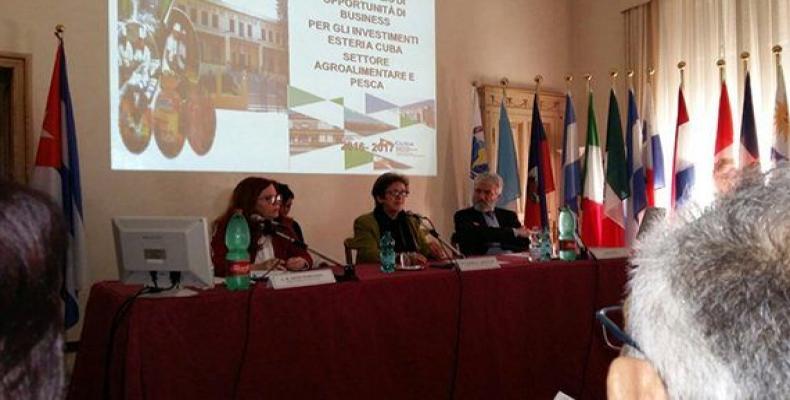 Ministra cubana presenta cartera de negocios en Italia