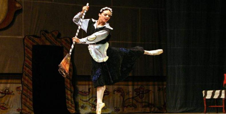 Viengsay Valdés dancing Cinderella