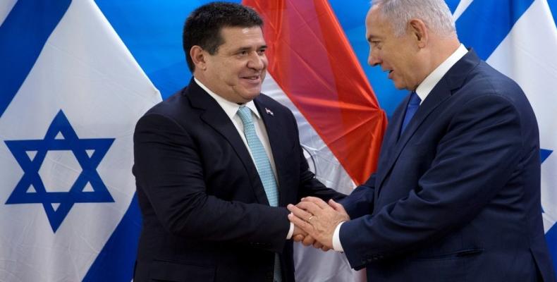 Horacio Cartes, presidente de Paraguay; junto con su par israelí Benjamín Netanyahu. Foto / Clarin.