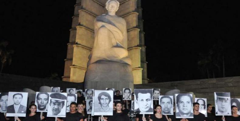 Vigilia por Barbados en Plaza de la Revolución José Martí. Foto:  Diario Granma