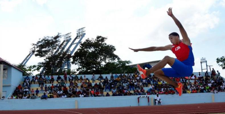 Juan Miguel Echevarría en pleno salto. Foto: Archivo.