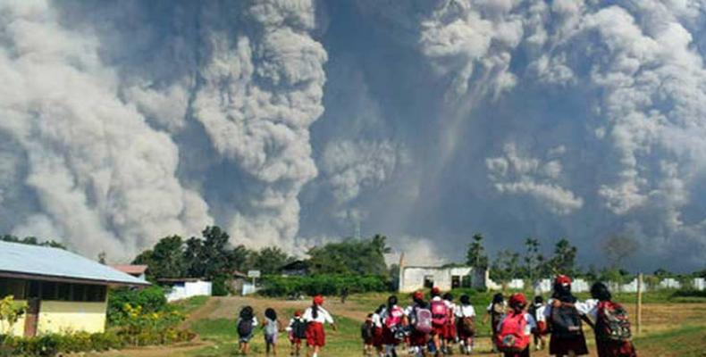 Alerta roja en Indonesia por erupción de volcán Sinabung.Foto:PL.