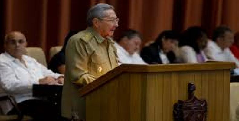 Raúl Castro ante Parlamento cubano