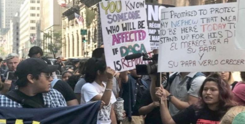 Protesta ante la torre Trump de Manhattan. Foto tomada de Cubasí