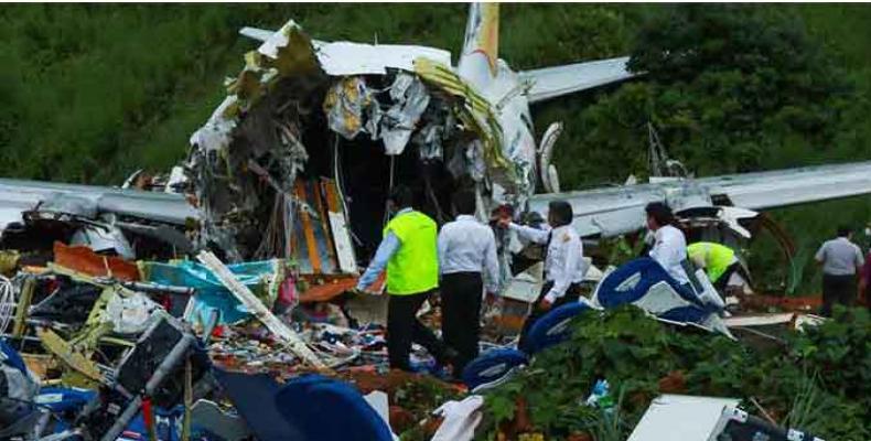 Investigadores y autoridades de la aviación llegaron al lugar de los hechos. Fotos tomadas de PL