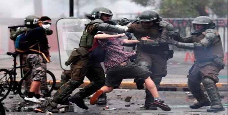 Reprimen protestas en Chile para tratar de sofocarlas