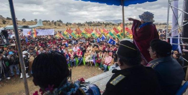 El dignatario boliviano dijo que hay intenciones de establecer conexiones aéreas con varias ciudades peruanas. Foto: @evoespueblo