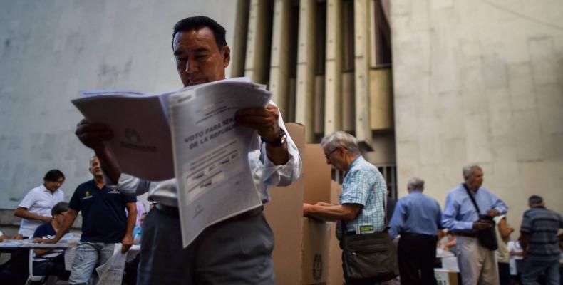 Iván Duque y Gustavo Petro lideran las encuestas .Foto: El País
