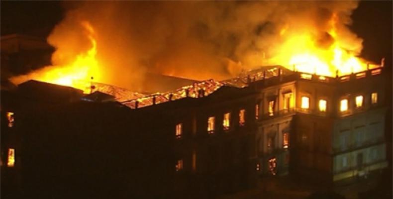 Images of the fire that destroyed the National Museum of Brazil