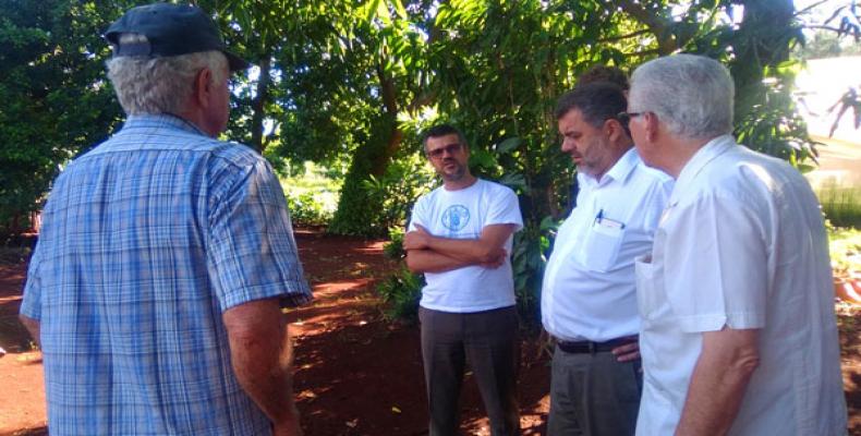 Resende (2do de derecha a izquierda) destaca que Cuba tiene voluntad para acabar con el hambre. Fotos: Alianet Beltrán