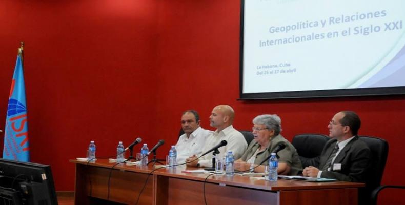Investigadores, embajadores y expertos de varios países concluirán los debates del XIII Seminario de Relaciones Internacionales.Foto:PL.