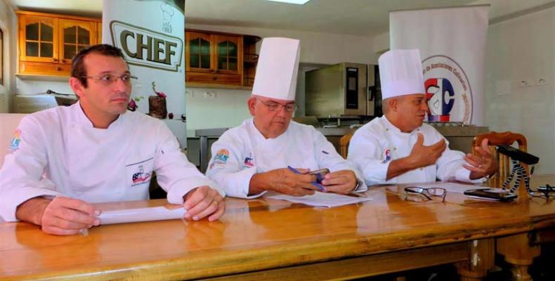 Autoridades de la Federación de Asociaciones Culinarias de Cuba declararon una ofensiva de la gastronomía insular a tono con el auge del turismo.Foto:PL.