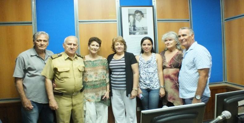 Familiares de Miguel Ángel de la Guardia reinauguran estudio en idioma inglés de la emisora Radio Habana Cuba. Foto: Jesica Arroyo