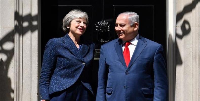  British Prime Minister Theresa May (L) greets Israeli Prime Minister Benjamin Netanyahu.   Photo: Reuters file