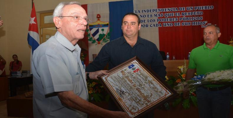 El historiador de La Habana,Eusebio Leal, recibió la distinción de Hijo Ilustre de la ciudad de Cienfuegos.Foto:PL