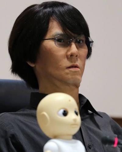 Académico japonés  Hiroshi Ishiguro presenta en Informática Habana robot humanoide.Foto:Cubadebate.