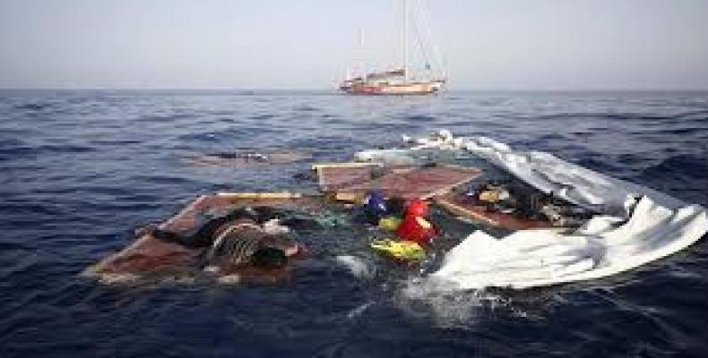 Eight dead, 25 missing as refugee boat sinks off western Turkey.  Photo: Reuters