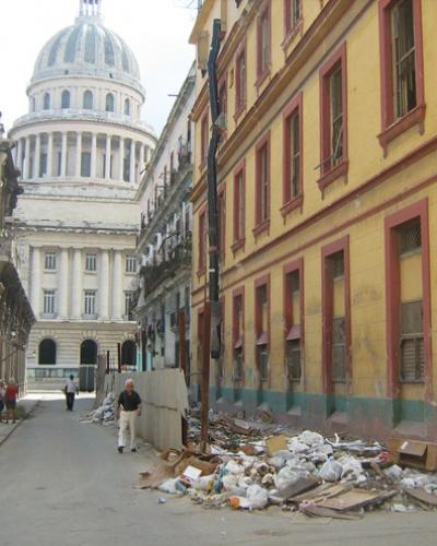 Calle Barcelona, en el municipio de Centro Habana. Foto: Internet