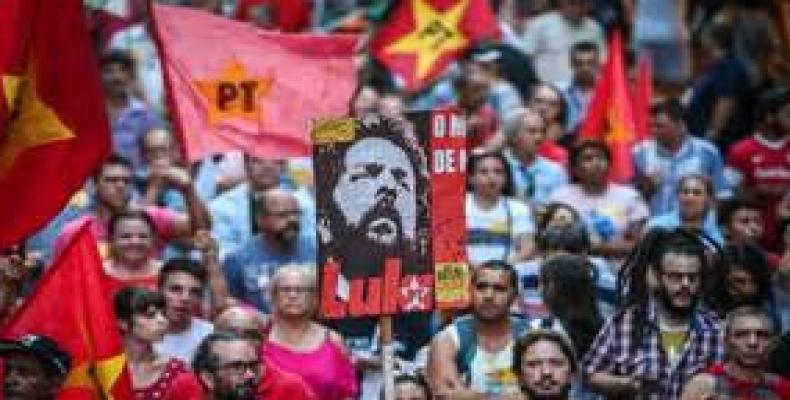 Manifestación de apoyo a Dilma y Lula