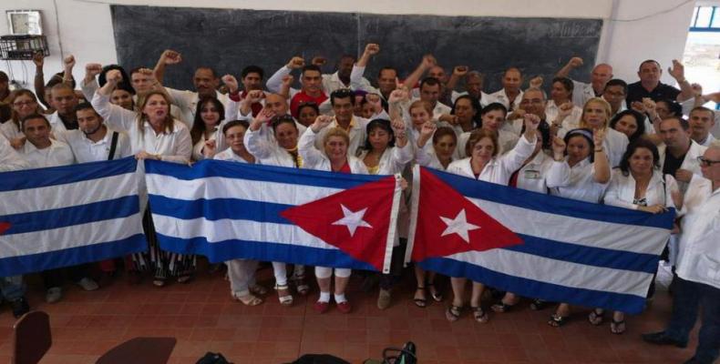 Los colaboradores de la mayor isla de Las Antillas levantan sus voces contra la calumnia de la administración Trump. Foto tomada de Cubaminrex