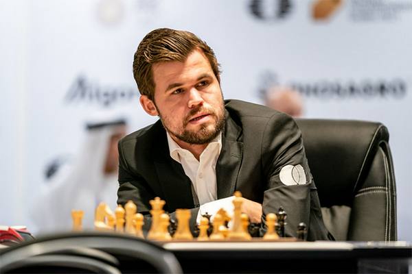 Magnus Miniatures: Ian Nepomniachtchi vs Magnus Carlsen 