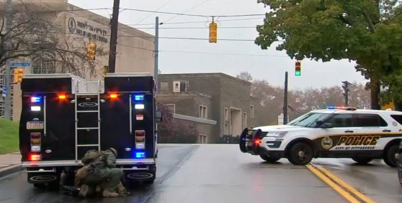 Police deployed at Tree of Life synagogue in Pittsburgh Pennsylvania.   Photo: Reuters