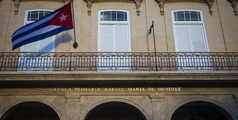 Este inmueble es el colegio que sirvió de residencia al maestro Mendive y donde se formó Martí que entró con 11 años. Fotos: Cubadebate e Internet