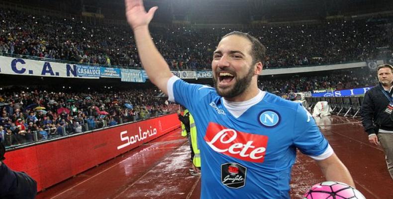 Gonzalo Higuaín, primer jugador en la historia de la #SerieA en marcar 36 goles en una temporada. FOTO/ESPN