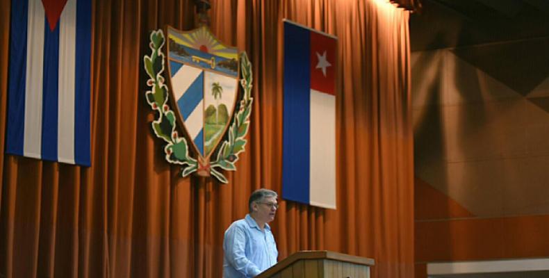 Gil Fernández aseveró que se han dado pasos para que las empresas tengan mayor autonomía en la gestión de divisas. Fotos: Omara García Mederos y Archivo