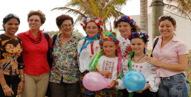 Niños que recibieron tratamiento en Cuba tras tragedia de Chernobil