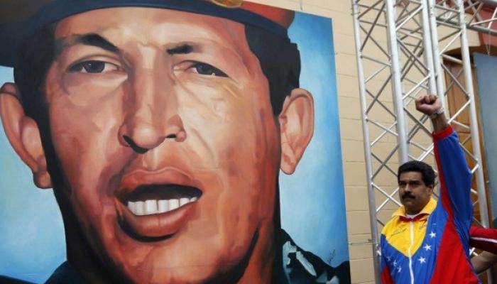 Nicolás Maduro ante la imagen imperecedera de Hugo Chávez. Foto: Archivo