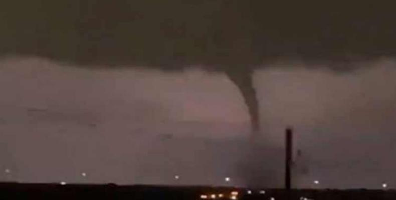 Tornado daña ciudad de Dallas en Texas, Estados Unidos. Foto: PL.