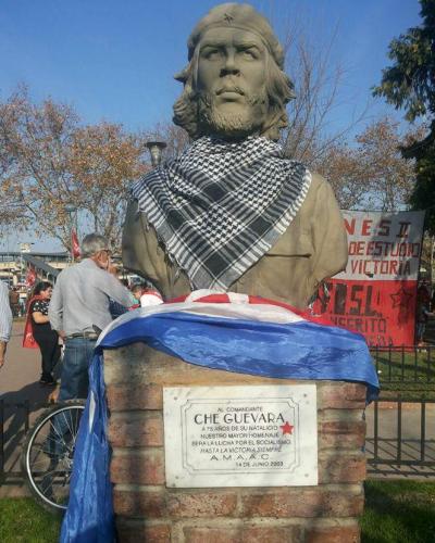 Busto del Guerrillero Heroico Ernesto Che Guevara en la municipalidad de Moreno