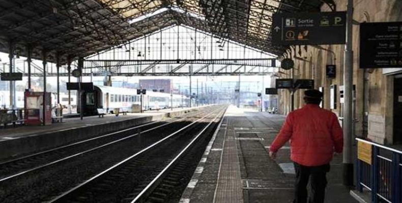Sociedad Nacional de Ferrocarriles de Francia reveló que la huelga ferroviaria en esa nación generó pérdidas de 100 millones de euros.Foto:PL.