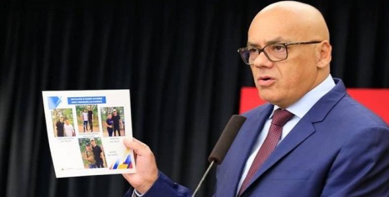 Communications Minister Jorge Rodriguez at press conference in Caracas.   (Photo: teleSUR)