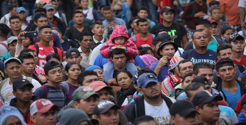 Central American migrant caravan continues march toward U.S. border.  Photo: teleSUR