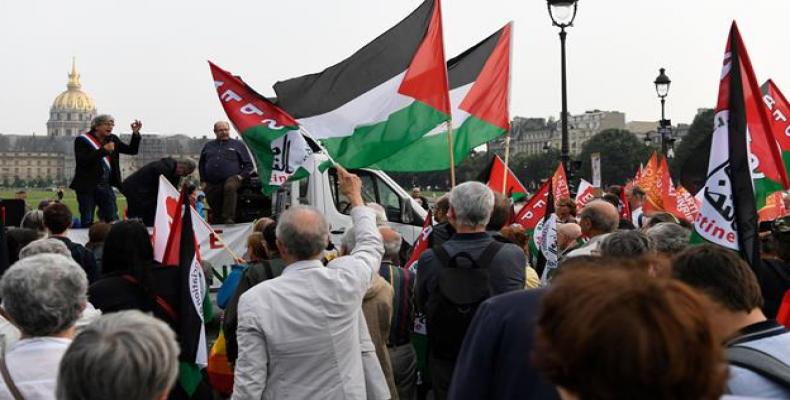 Demonstration against official visit to France by Israeli Prime minister and against the killings of 123 Palestinian protesters in Gaza by Israeli forces since