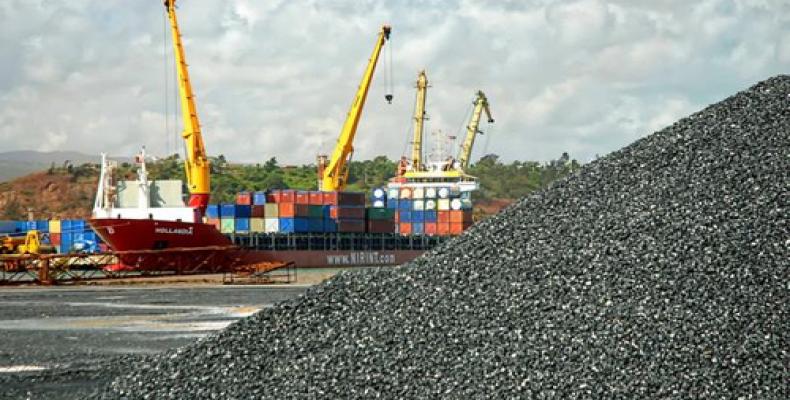 Desde Camagüey al término de este año, se deben exportar 1800 toneladas de carbón.Foto:Archivo.