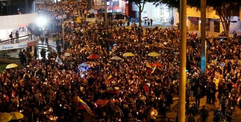 Colombian teachers during the June 2017 strike demanding better working conditions.  Photo: EFE